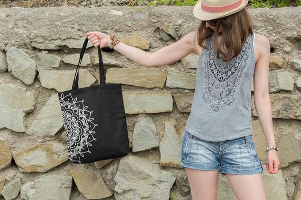 ⁦Canvas Black Printed Tote Bag⁩ - الصورة ⁦6⁩
